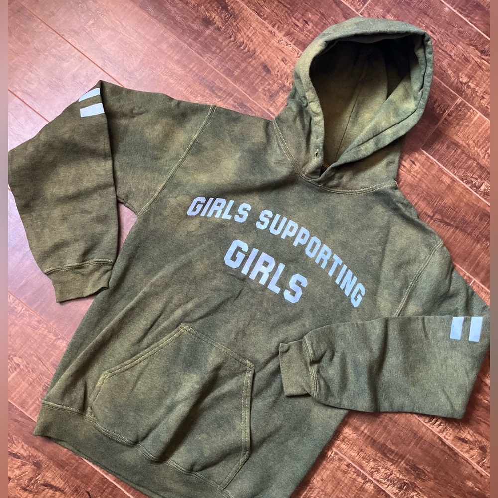 “Girls supporting girls”